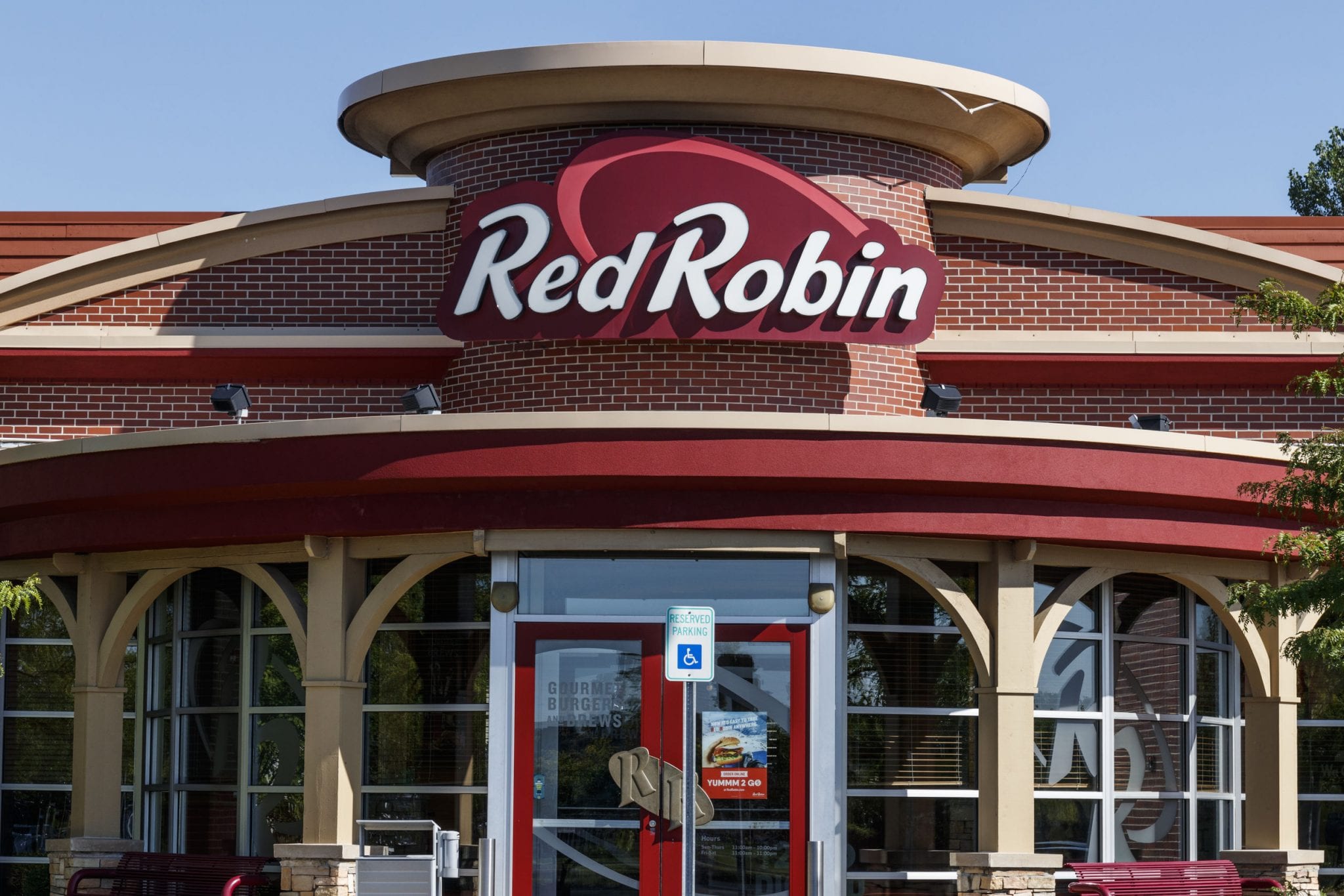 red robin dining room open