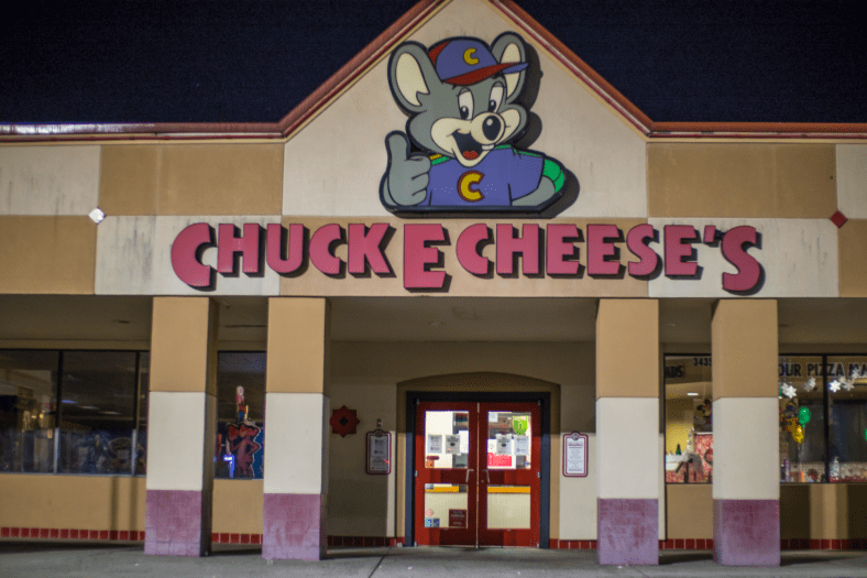 18 Ways to Enjoy Chuck E. Cheese and Save Money